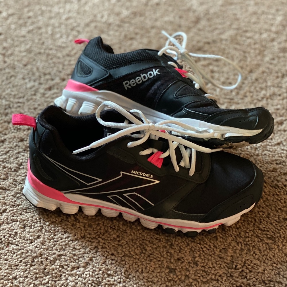 LIKE NEW Reebok Running Shoe Size 7.5